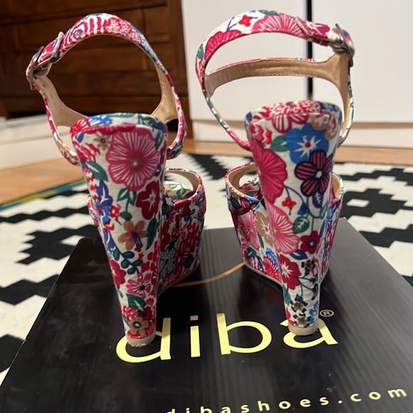 Diva platform red floral ankle strap summer wedges - Picture 6 of 9